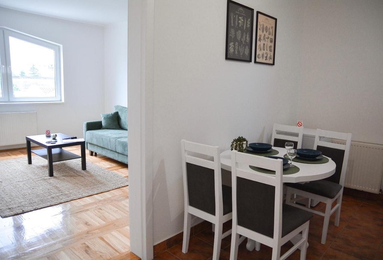 Crown 2 Apartment *